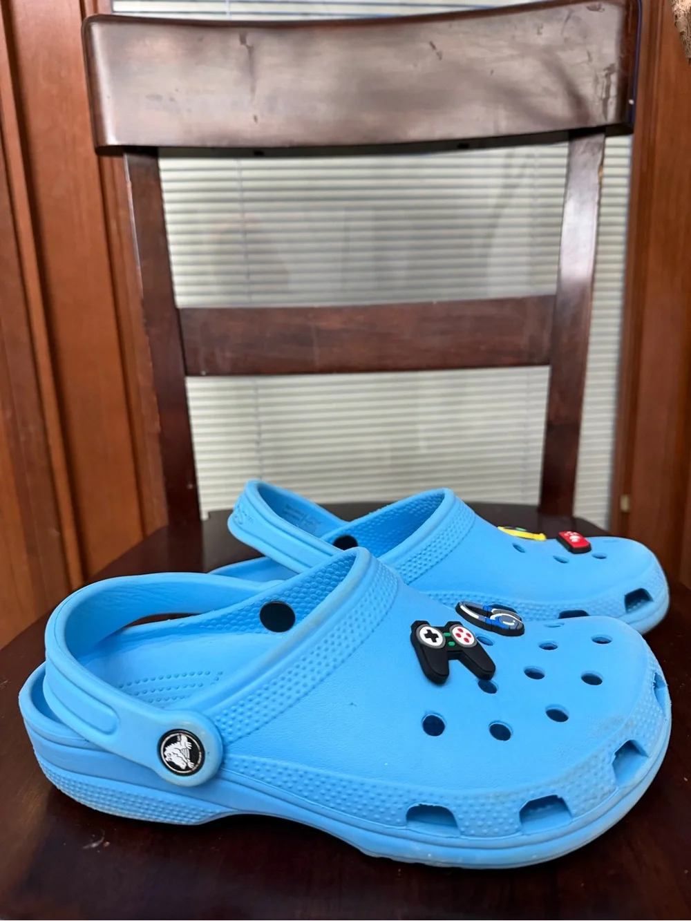Crocs Classic Clogs with Gamer Charms junior 5 kids